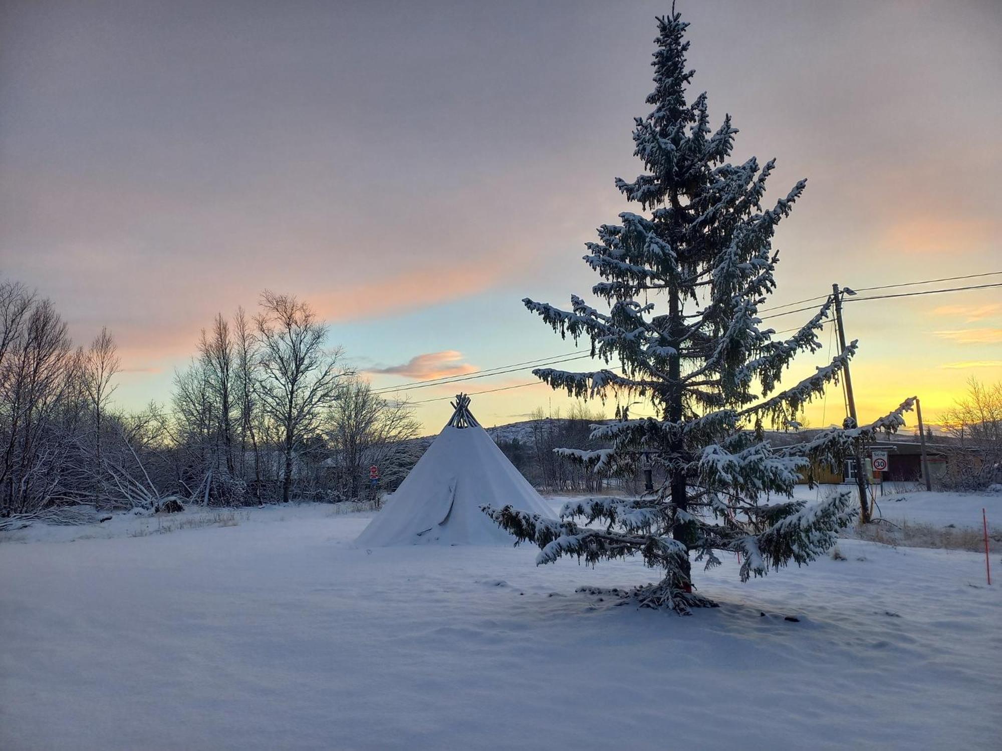 Atte Arstider Lodge Neiden エクステリア 写真